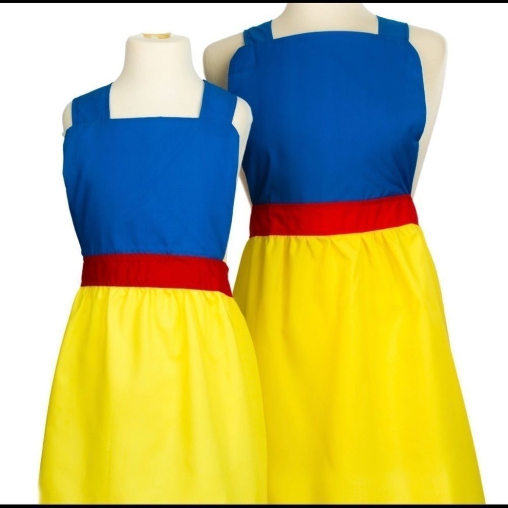 NWT Set of Two Aprons (Makes a great Gift!)